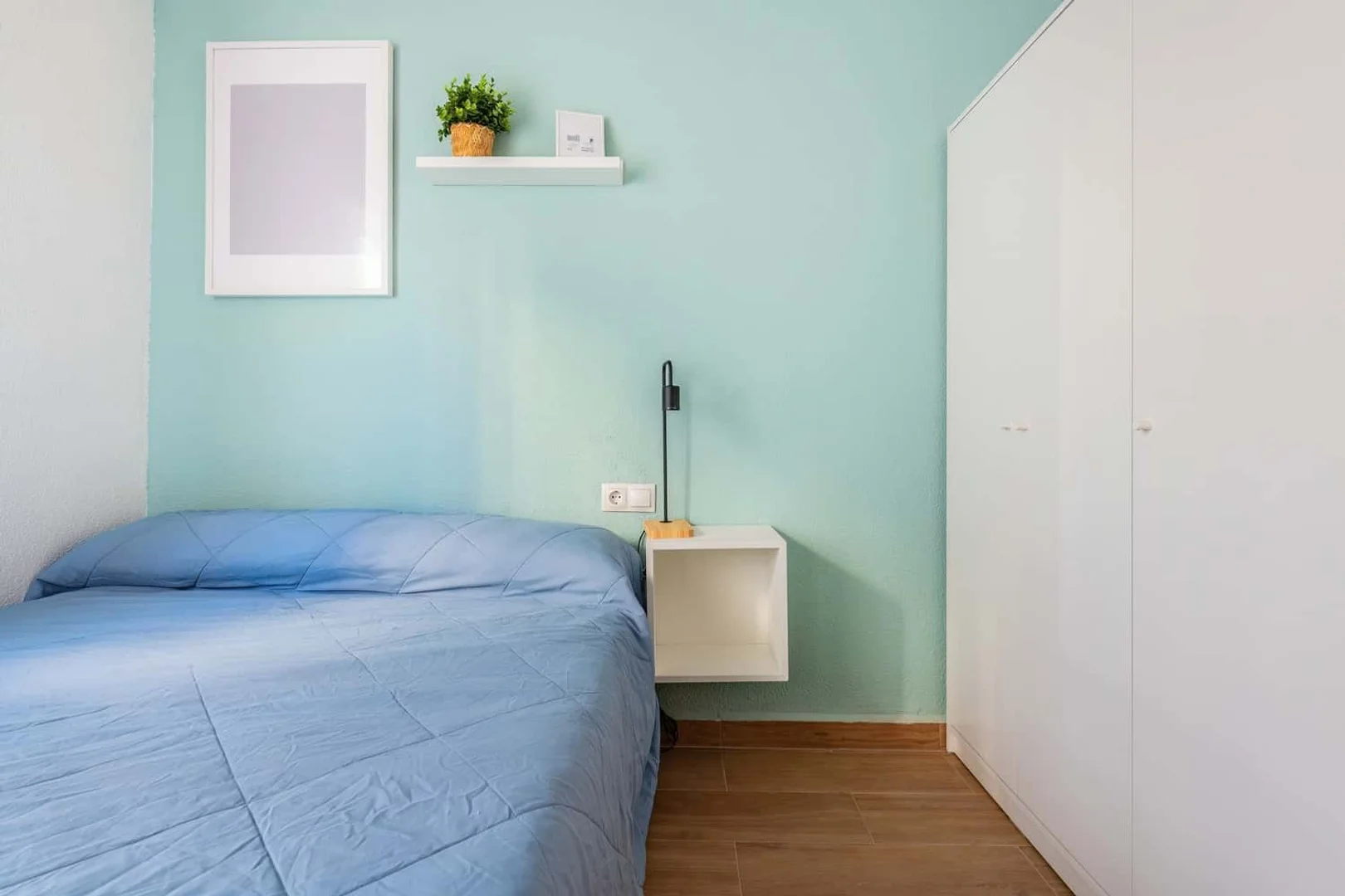Habitación acogedora para estudiantes disponible en 