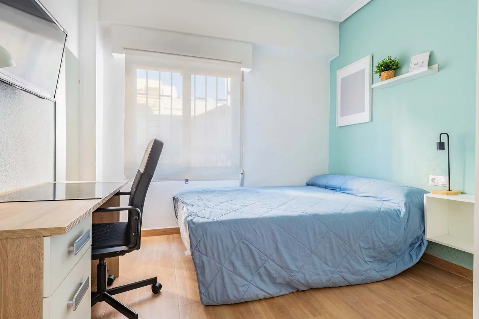 Habitación estudiantil amplia y cómoda en 
