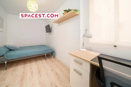 Private room at C. Antonio Pascual Quiles, 5, 2º, 03201 Elx, Alicante, Spain, image 1 of 10
