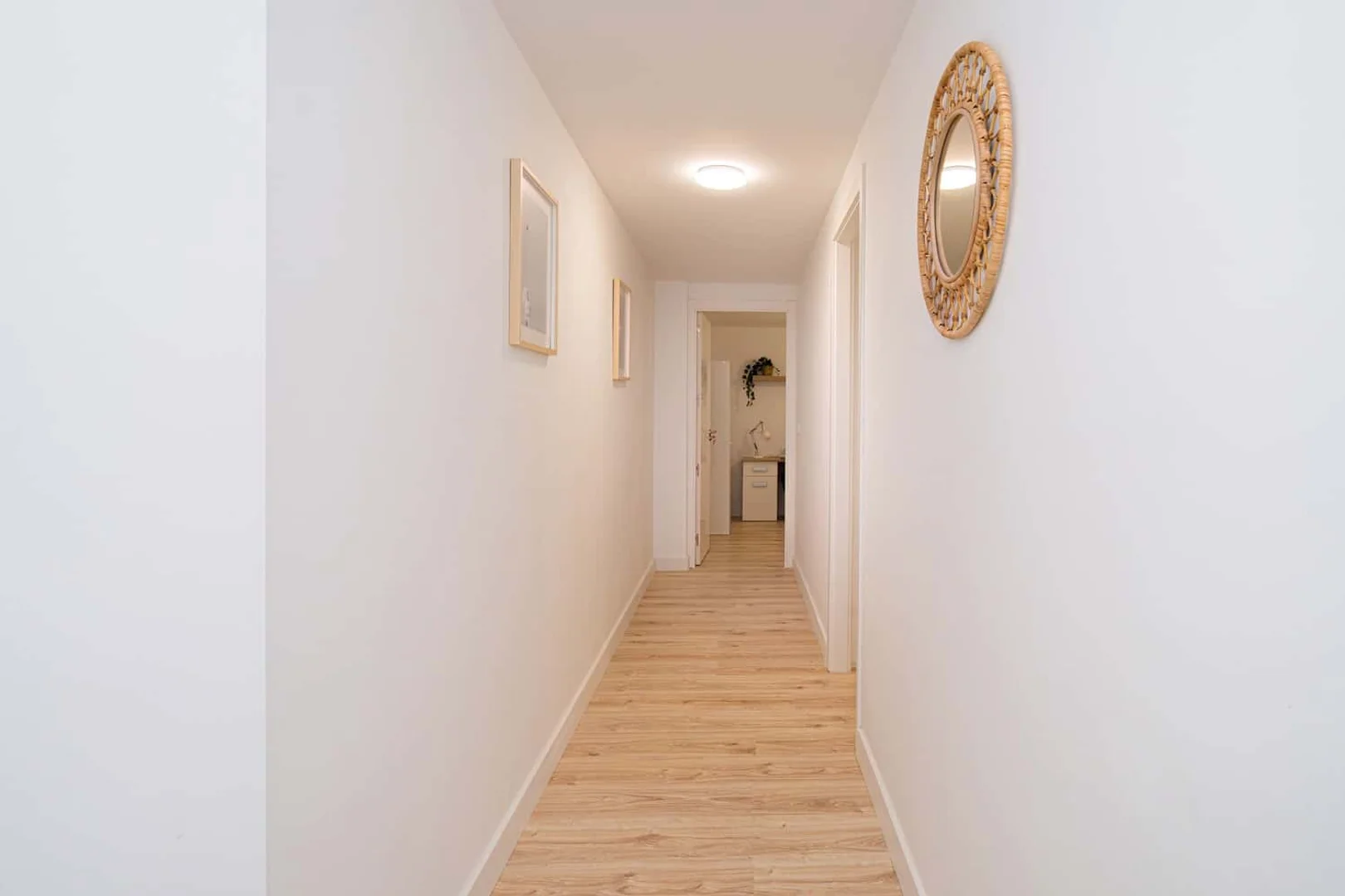 Comfortable and spacious student room in 