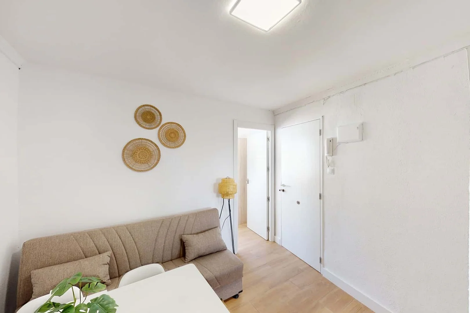 Habitación acogedora para estudiantes disponible en 