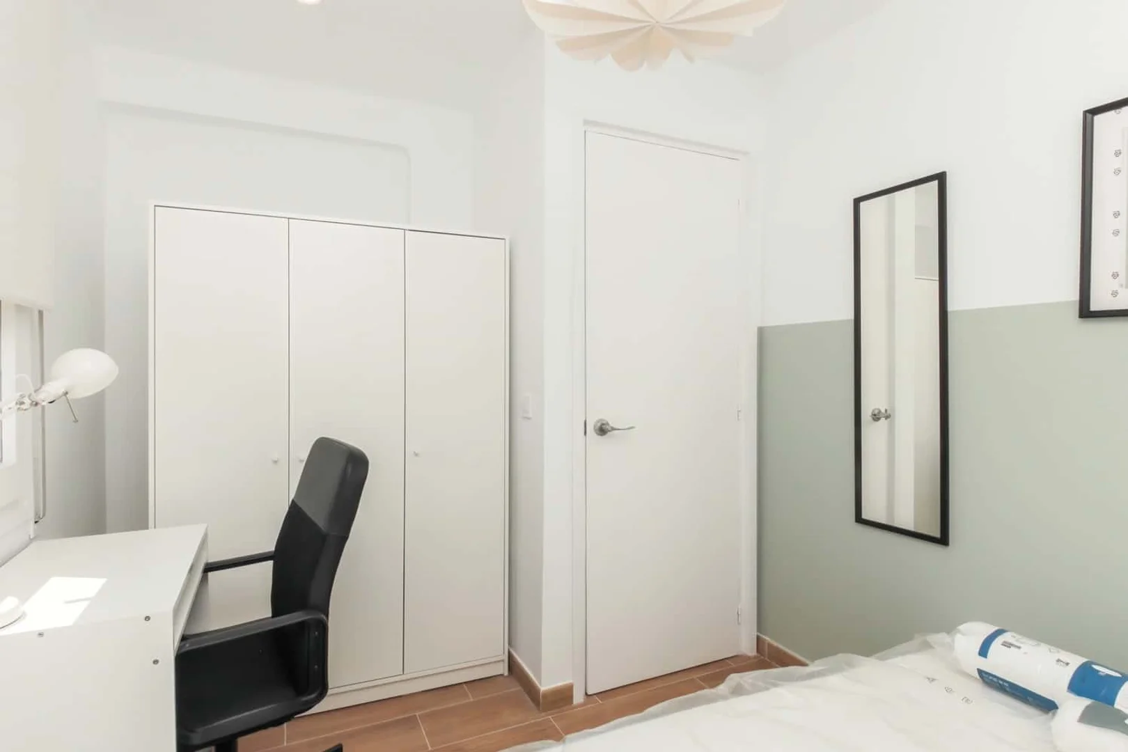 Habitación asequible para estudiantes con buena iluminación en 