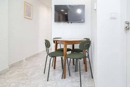 Özel oda konumu Calle de José García Sánchez, 28, puerta e, Delicias, 50005 Zaragoza, Spain, 23 31 görüntüsü