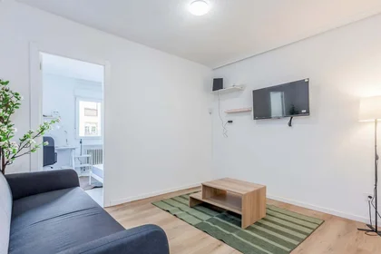 Quarto privado em C. Gran Canal, 2, 1º a, 28804 Alcalá de Henares, Madrid, Spain, imagem 16 de 49