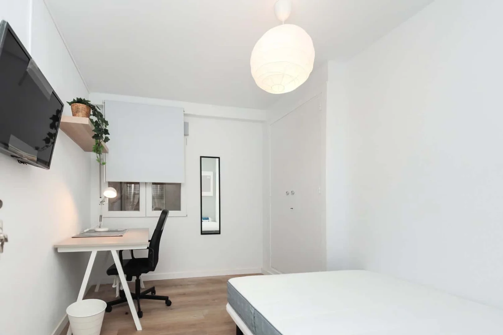 Chambre d'étudiant fonctionnelle parfaite pour étudier dans 