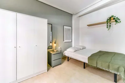 Chambre privée à C. Relatores, 3, 1º puerta f, 47011 Valladolid, Spain, image 4 de 19