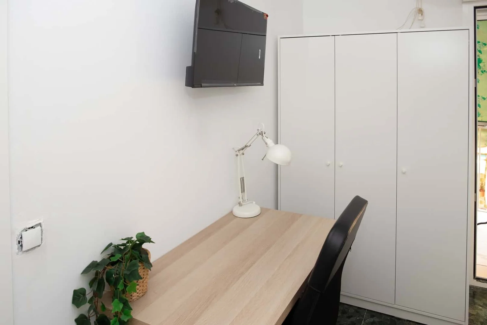 Zimmer in Studentenwohnung in  zu vermieten, voll möbliert