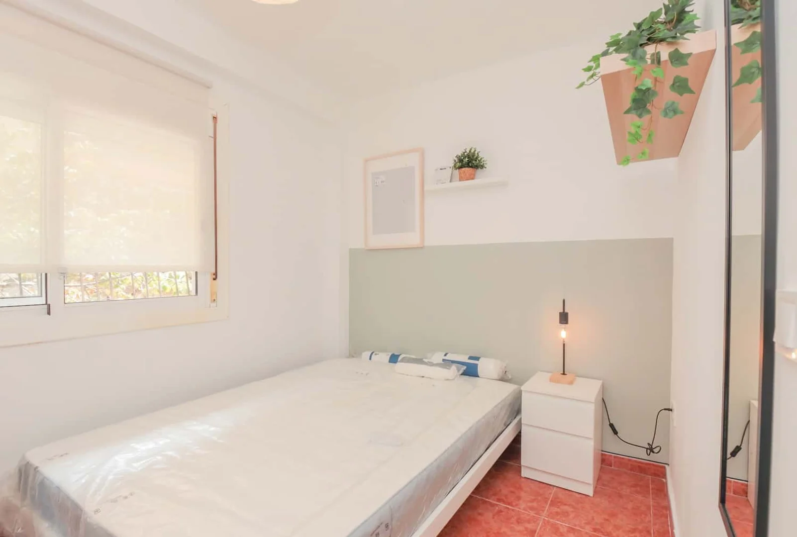 Habitación para estudiantes en  con área de estudio y facilidades compartidas