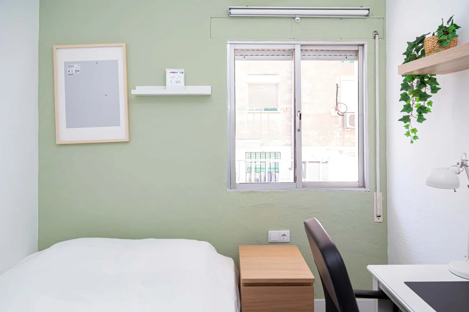 Helles und luftiges Studentenzimmer mit einfachem Zugang zur Universität in
