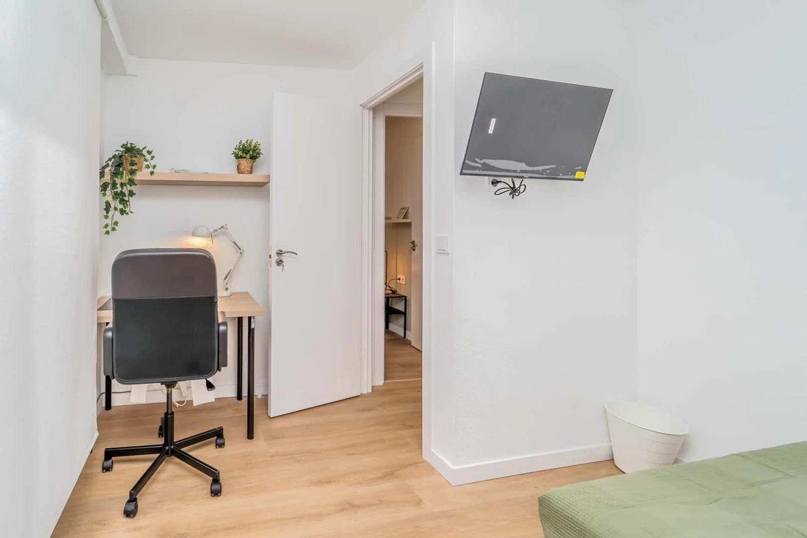 Chambre confortable pour étudiants disponible dans 