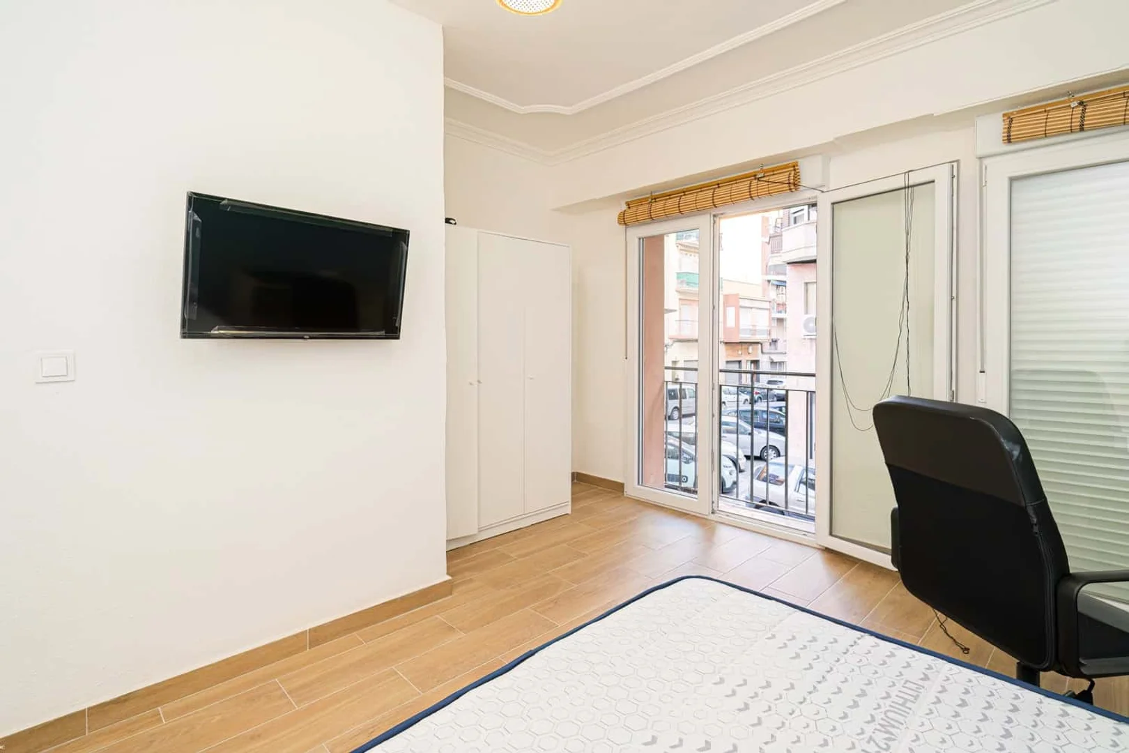 Comfortable and spacious student room in 