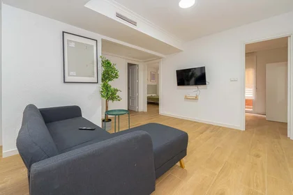 Özel oda konumu Carrer Dr. Ferran, 19, 3º a, 03012 Alacant, Alicante, Spain, 25 32 görüntüsü