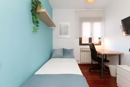 Privatzimmer in der C. del Empecinado, 32, 5º puerta 1, 28801 Alcalá de Henares, Madrid, Spain, bild 2 von 42