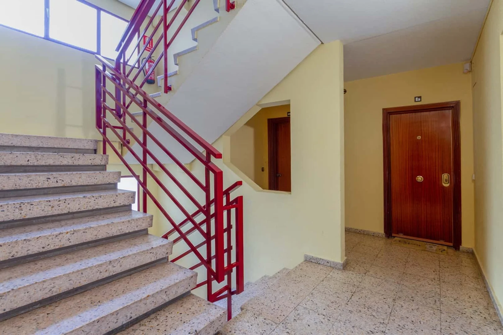 Habitación estudiantil económica con ubicación conveniente en