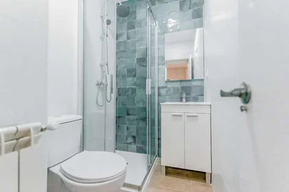 Chambre privée à C. Artesanía, 2, bajo a, 47005 Valladolid, Spain, image 25 de 29