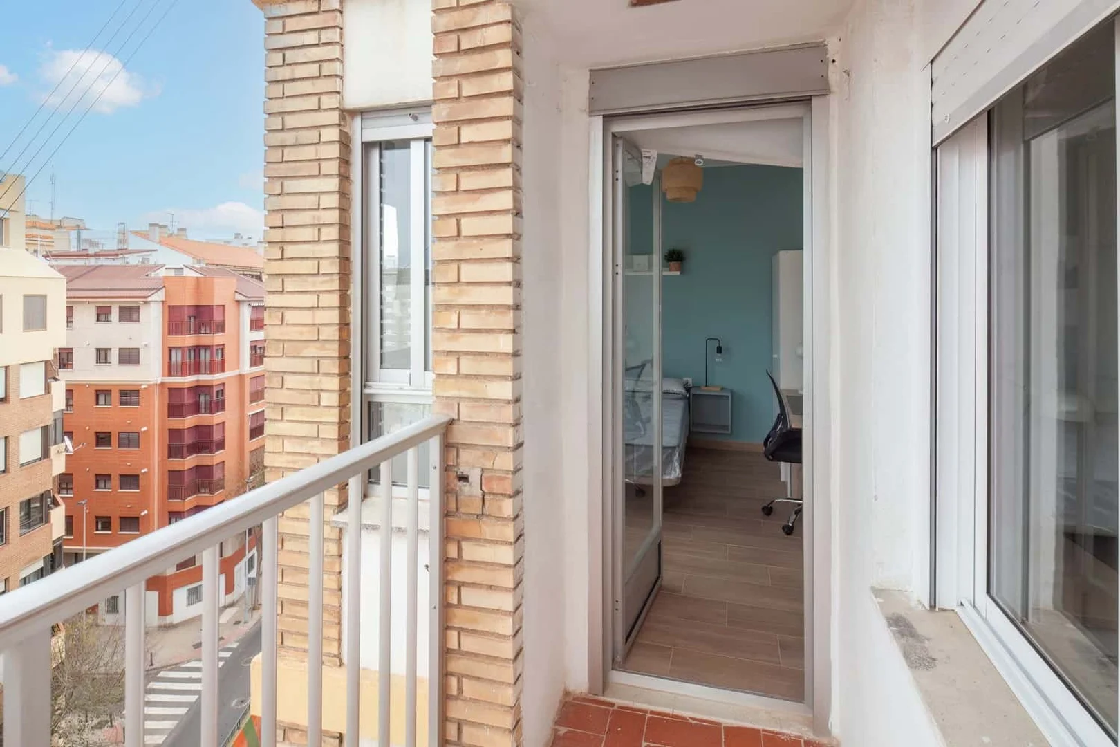 Habitación estudiantil económica cerca del campus en 