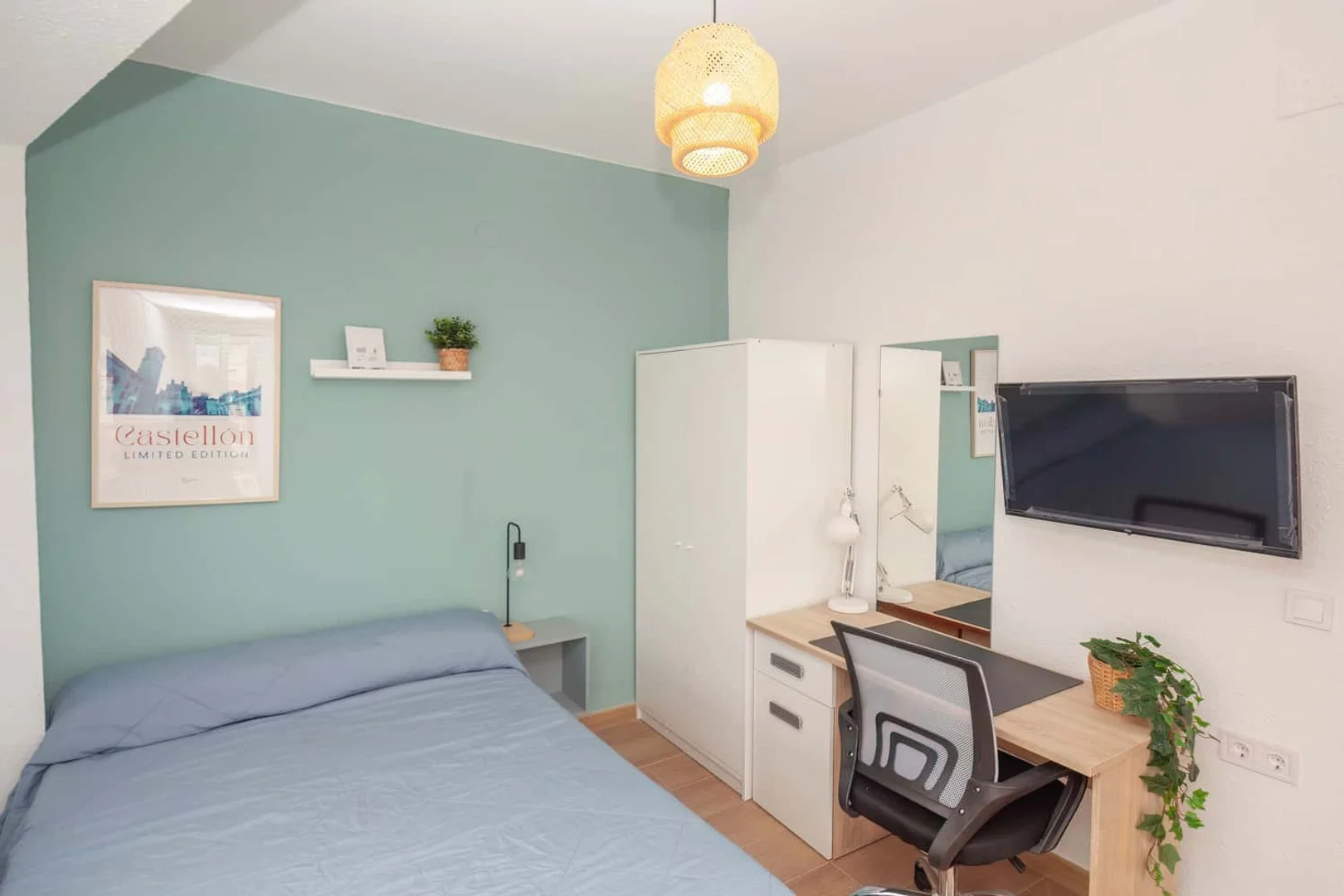 Habitación asequible para estudiantes con buena iluminación en 