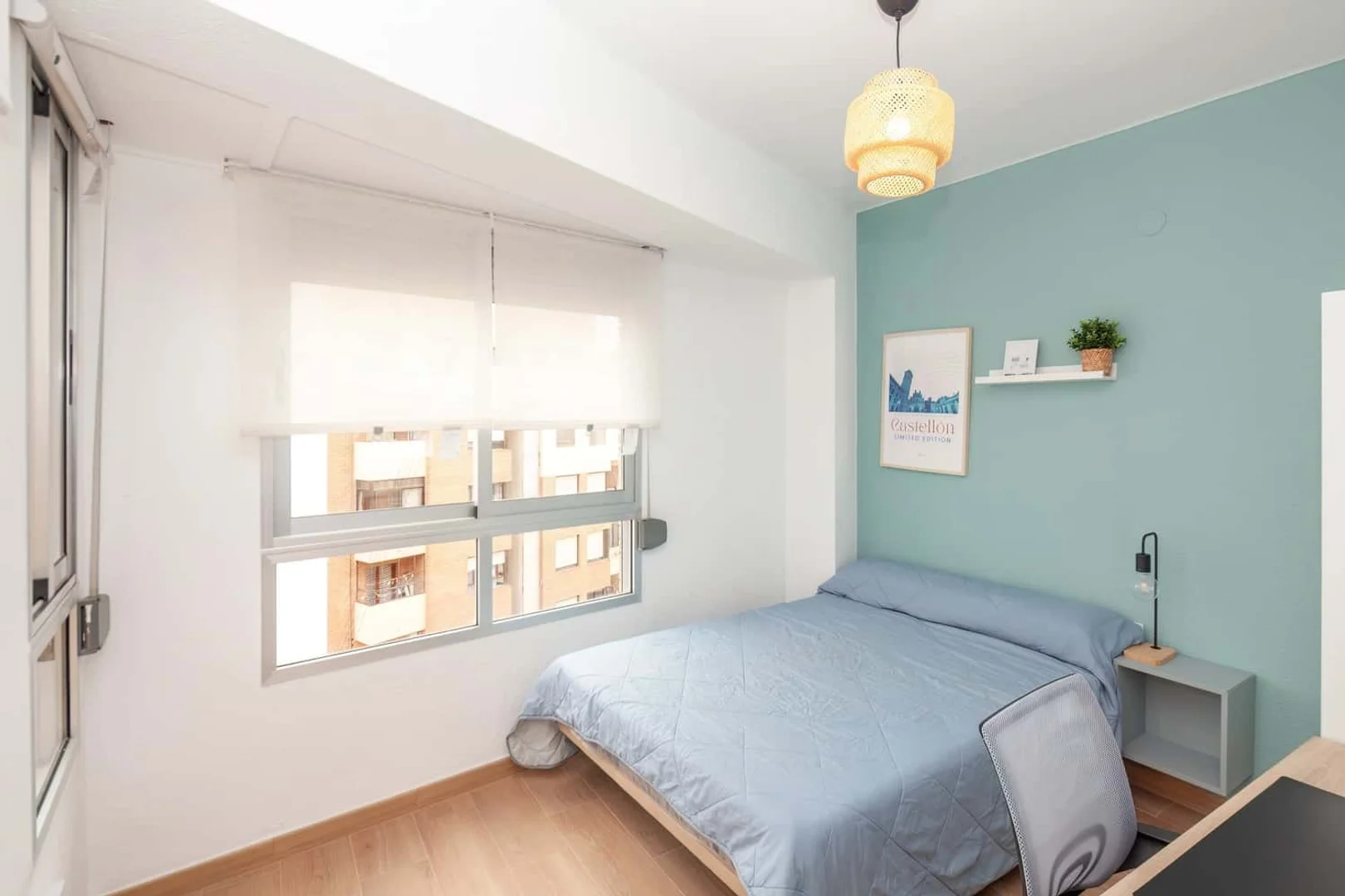 Habitación estudiantil amplia y cómoda en 