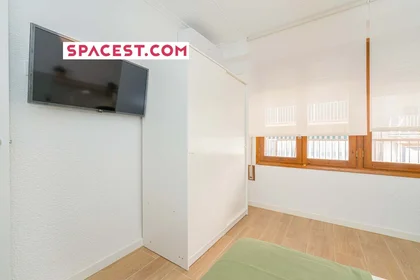 Private room at C. Capitán Hernández Mira, 33, 2º puerta 1, 03004 Alicante (Alacant), Alicante, Spain, image 1 of 10