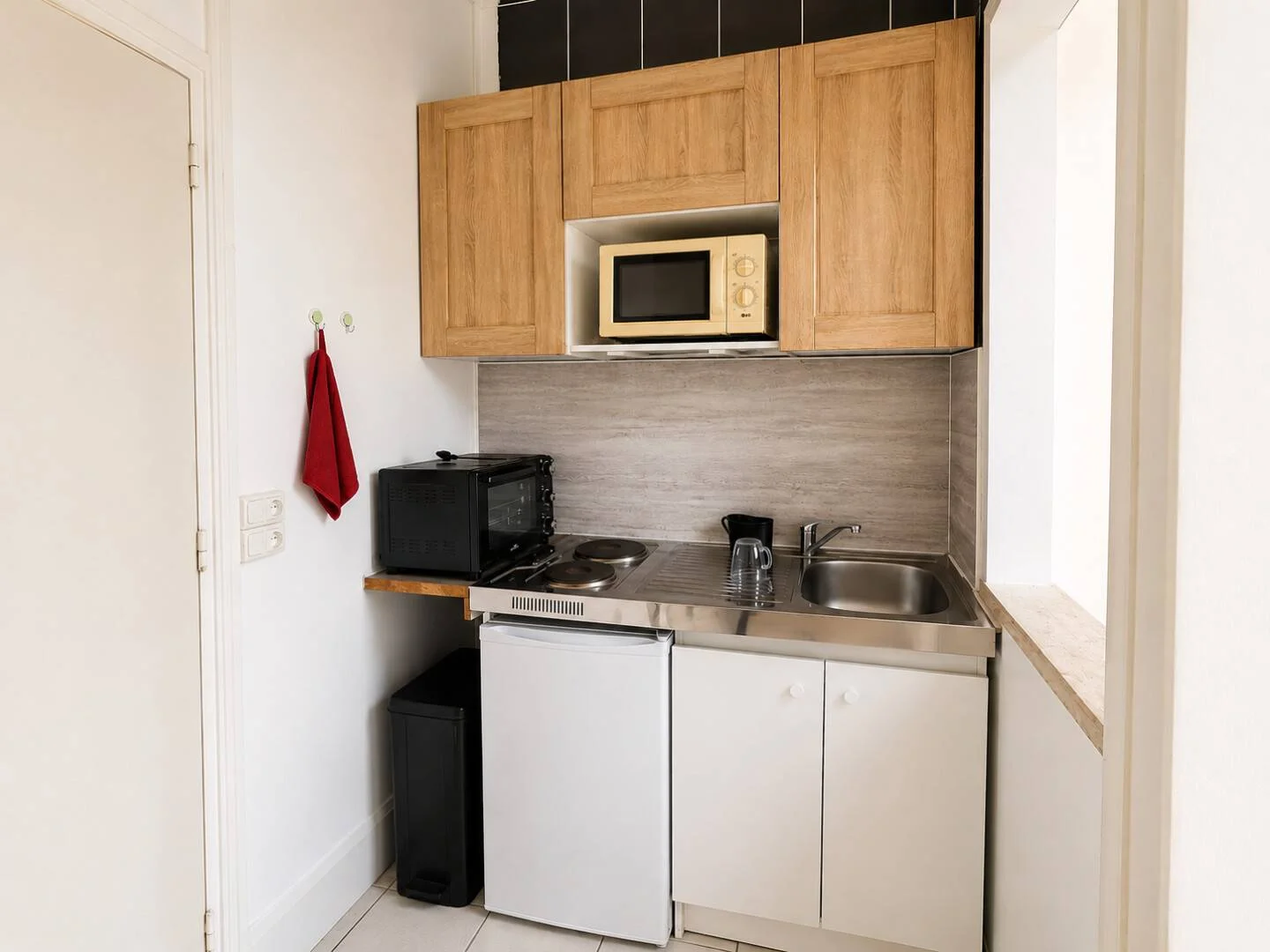 'de öğrenci dairesinde, tamamen mobilyalı kiralık oda