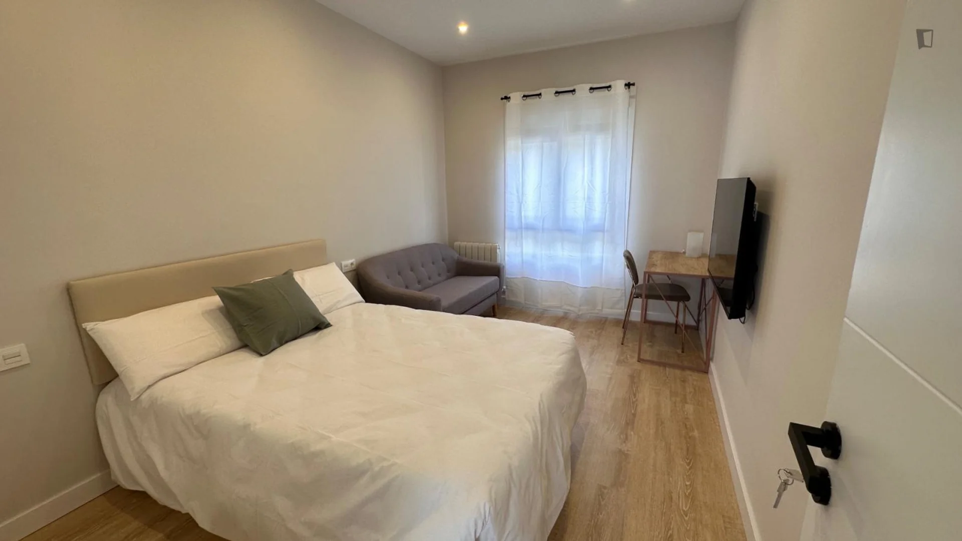 Habitación para estudiantes en  con área de estudio y facilidades compartidas