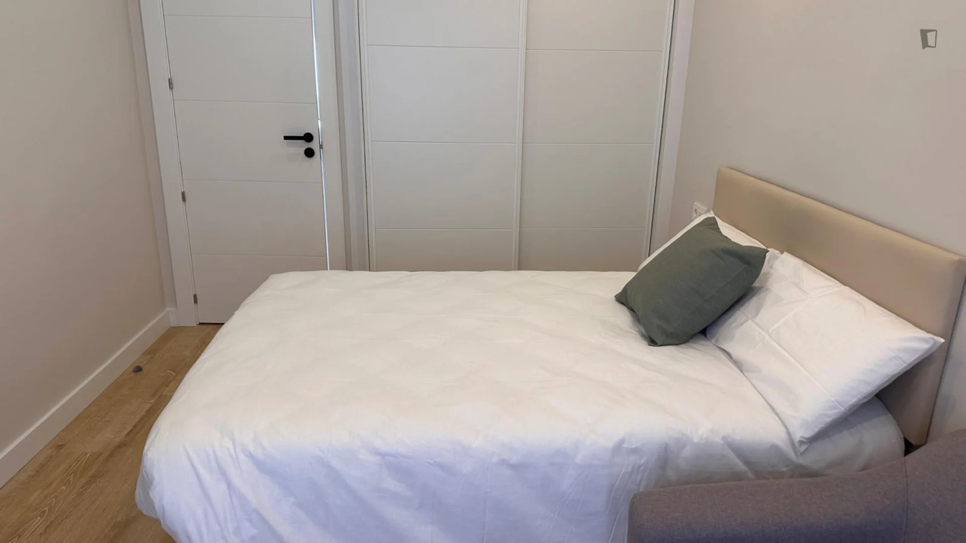 Habitación en apartamento estudiantil en alquiler en , completamente amueblado