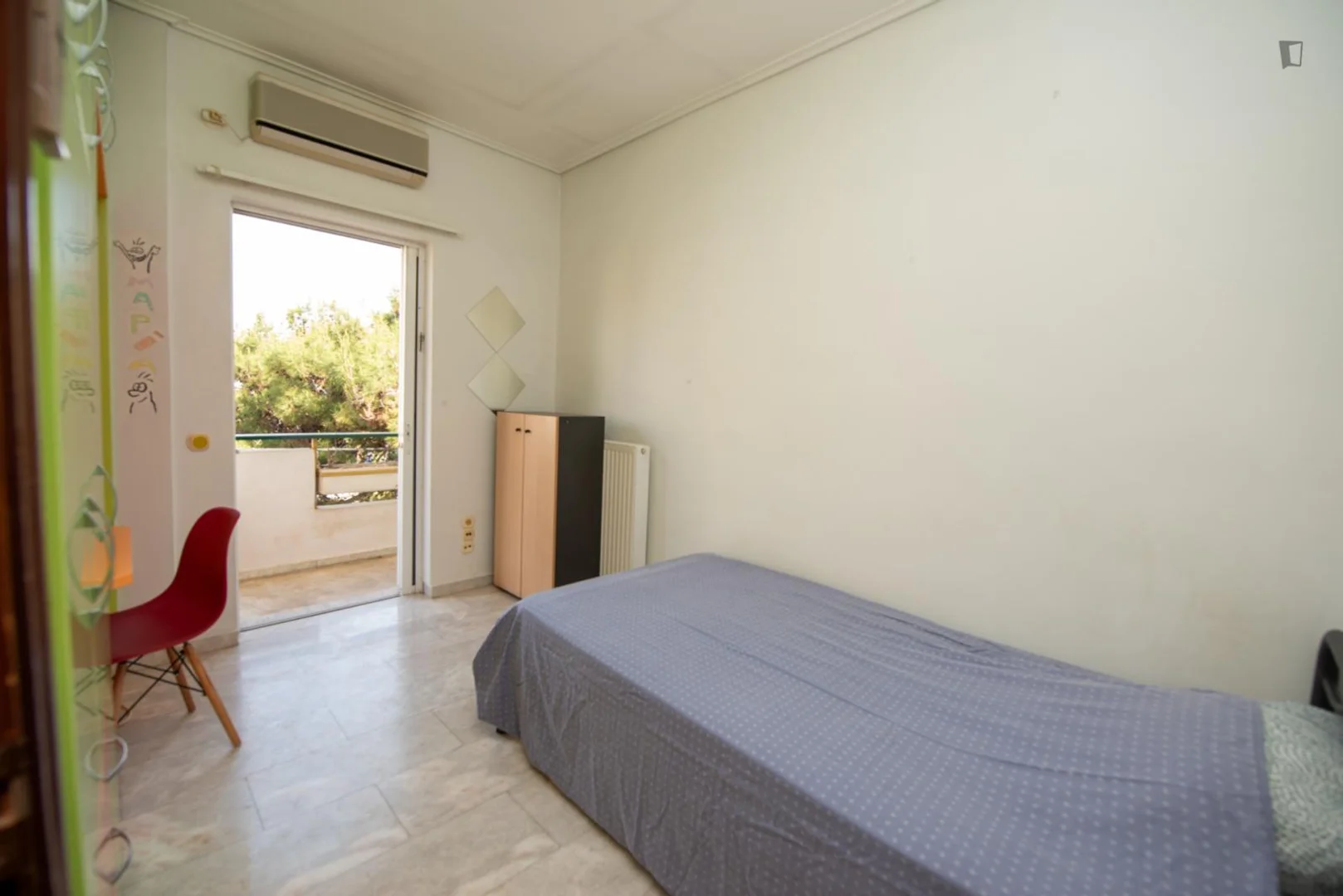 Quarto para alugar em apartamento de estudantes em , totalmente mobilado