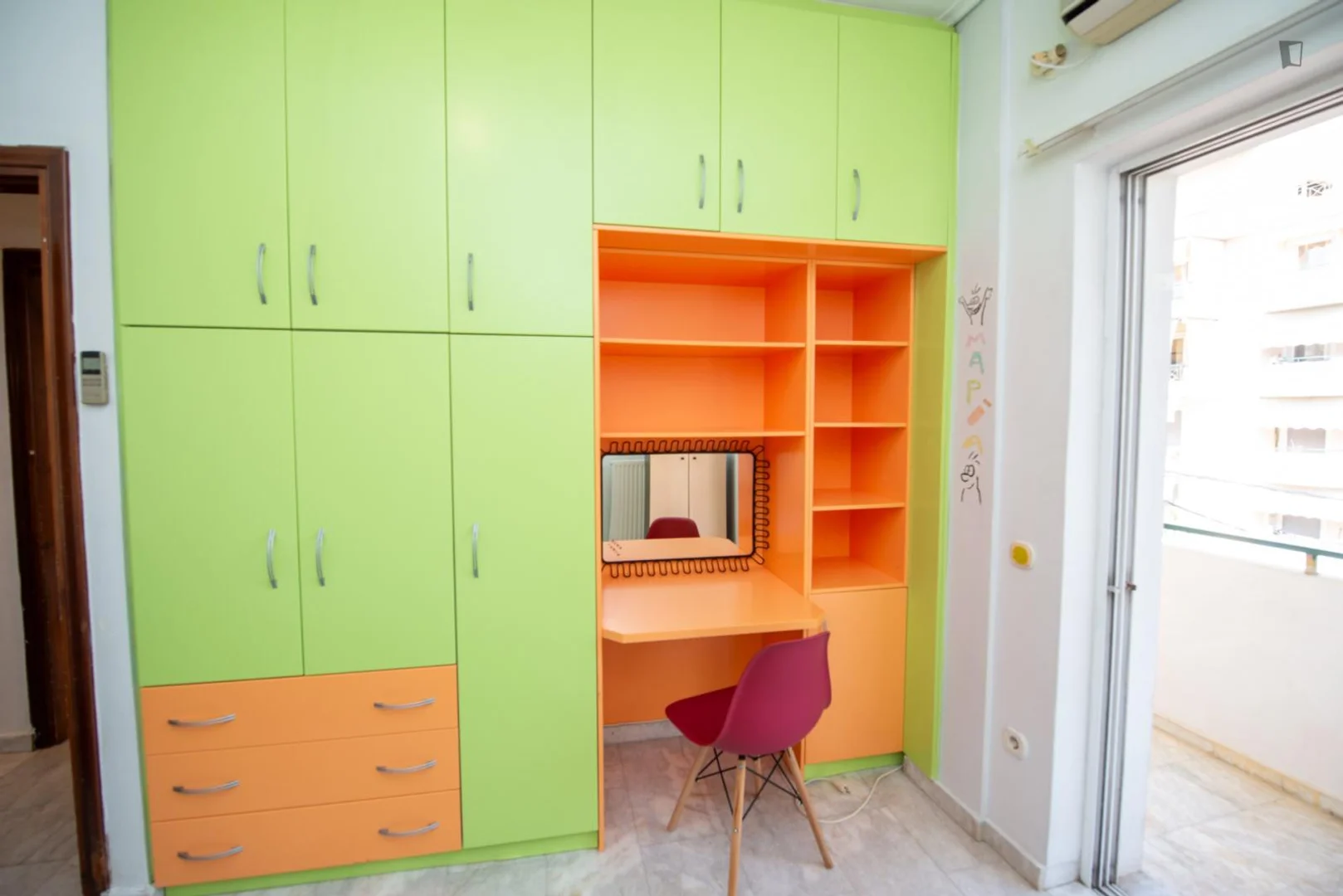 Quarto amigo do estudante em  com comodidades modernas