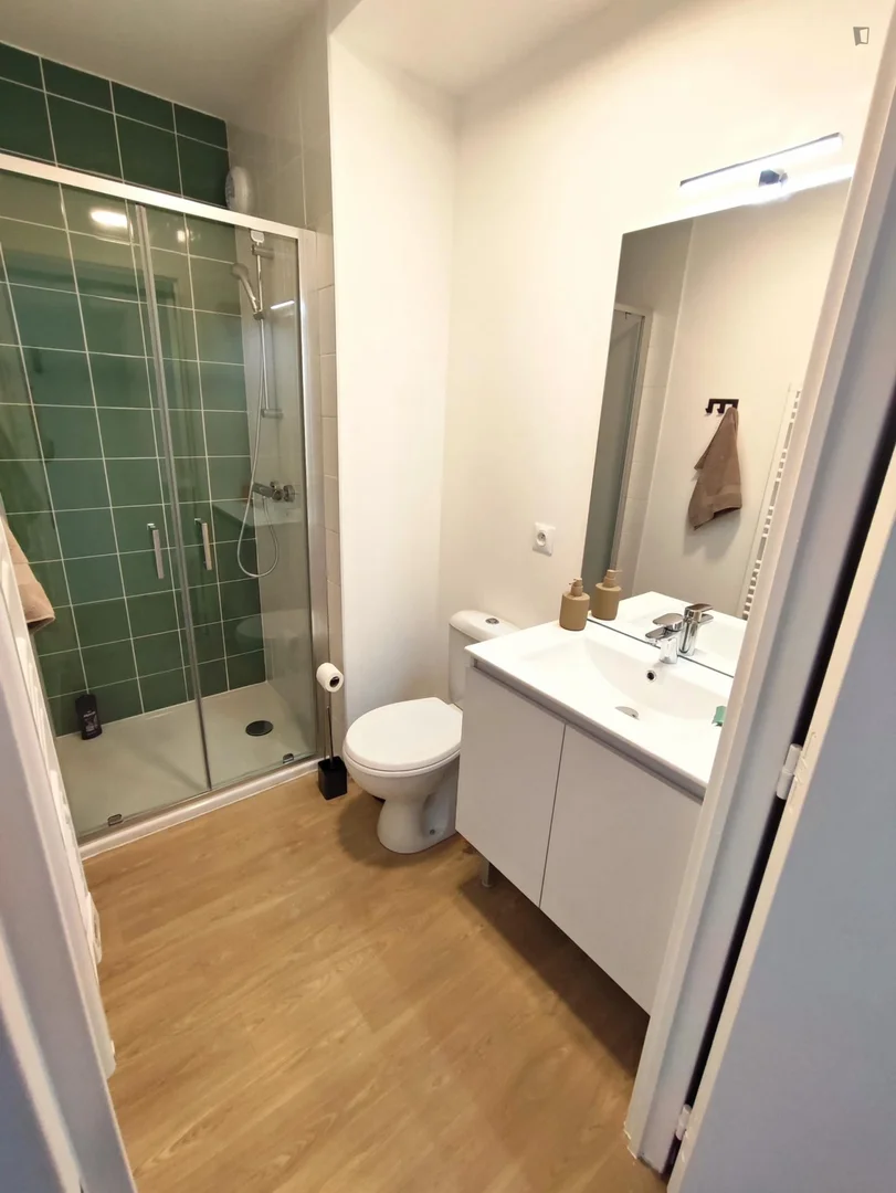 Comfortable and spacious student room in 
