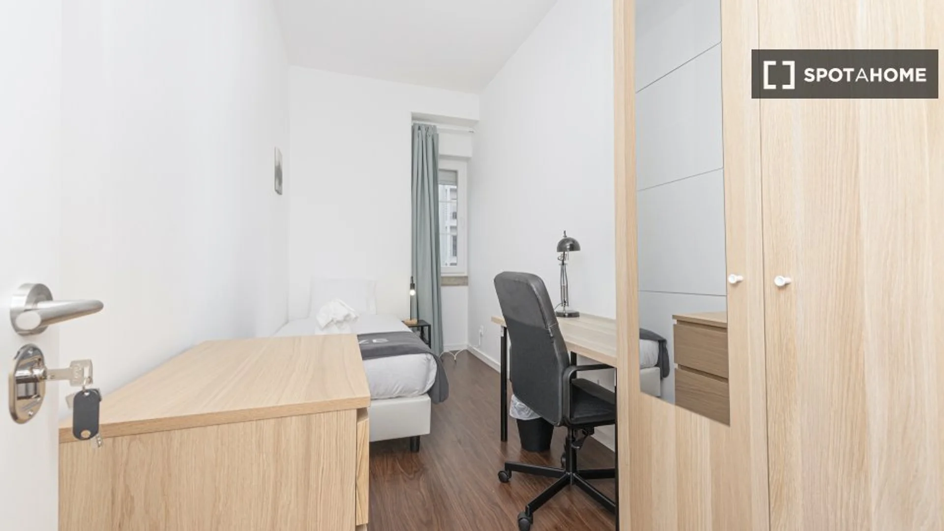 Helles und luftiges Studentenzimmer mit einfachem Zugang zur Universität in