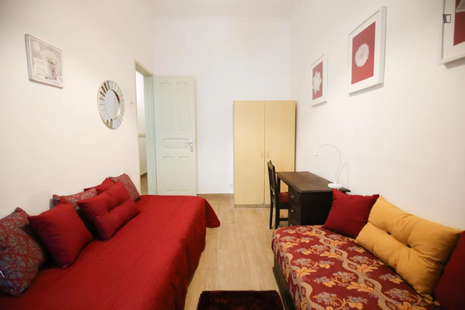 Room for rent in student apartment in , fully furnished