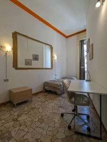 Private room at via Giulio Tarra, image 1 of 10
