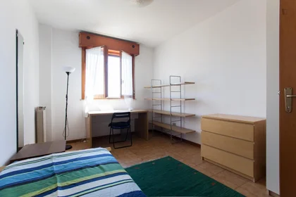 Chambre privée à Via dei Missaglia, image 1 de 16
