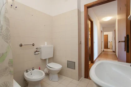 Chambre privée à Via dei Missaglia, image 14 de 16