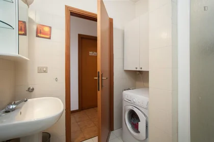 Chambre privée à Via dei Missaglia, image 15 de 16