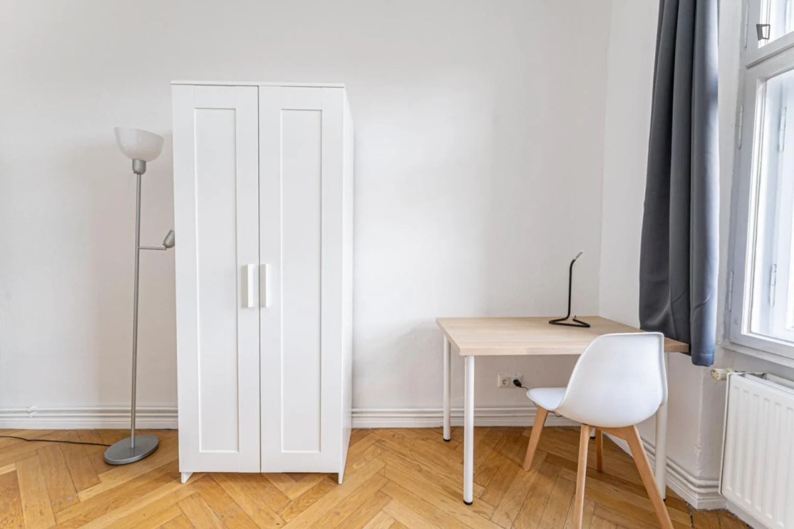 Room for rent in student apartment in , fully furnished