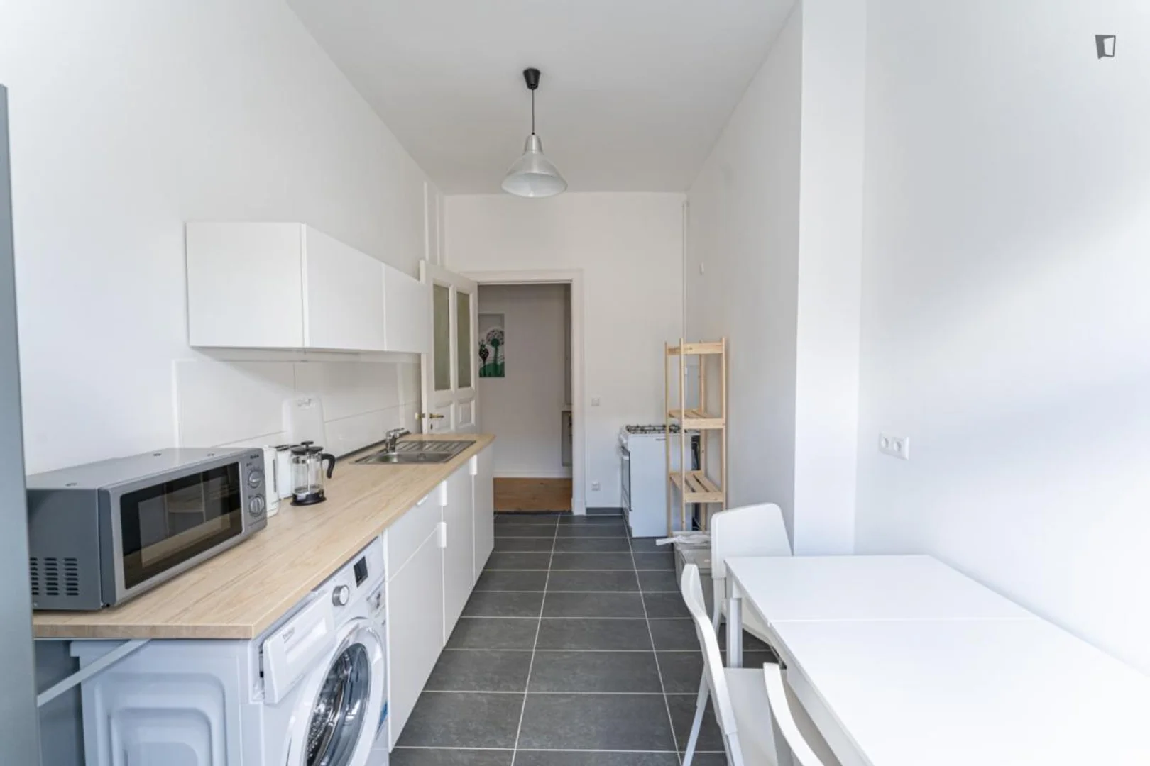 Room for rent in student apartment in , fully furnished