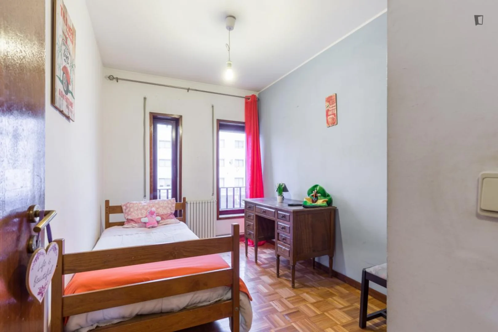 Habitación estudiantil económica cerca del campus en 
