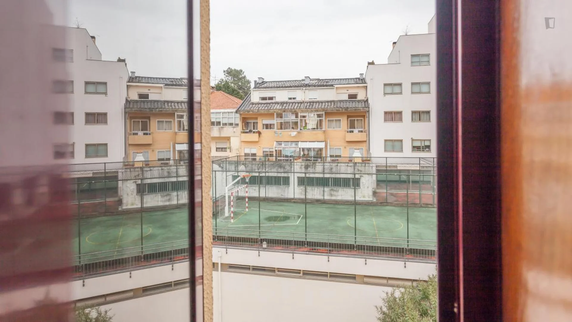 Habitación estudiantil económica con ubicación conveniente en 