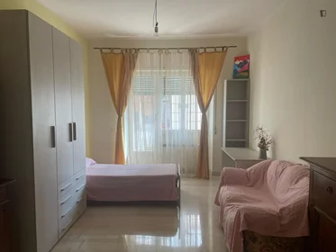 Quarto privado em Via dell'Aquila Reale, imagem 1 de 10