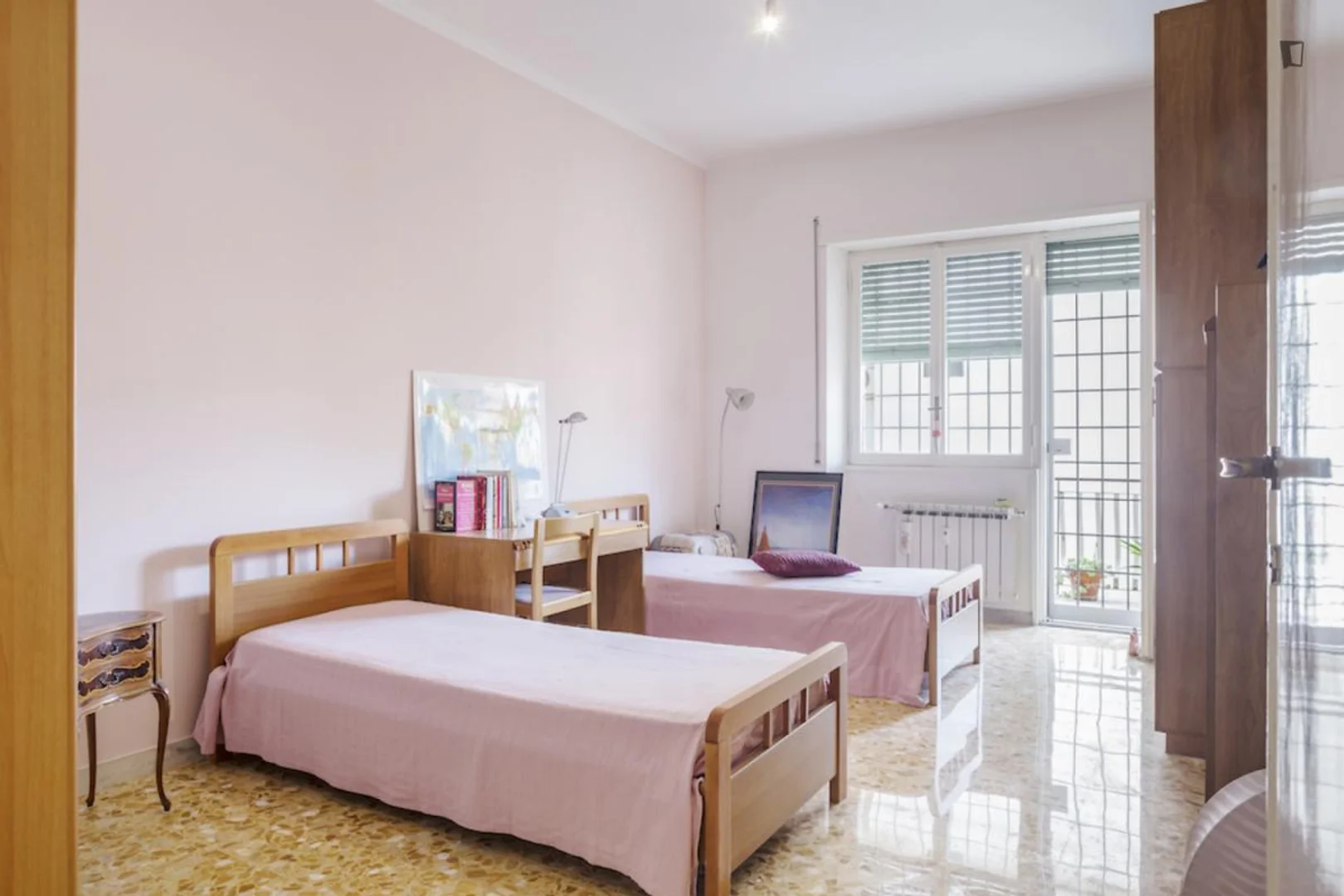 Quarto amigo do estudante em  com comodidades modernas