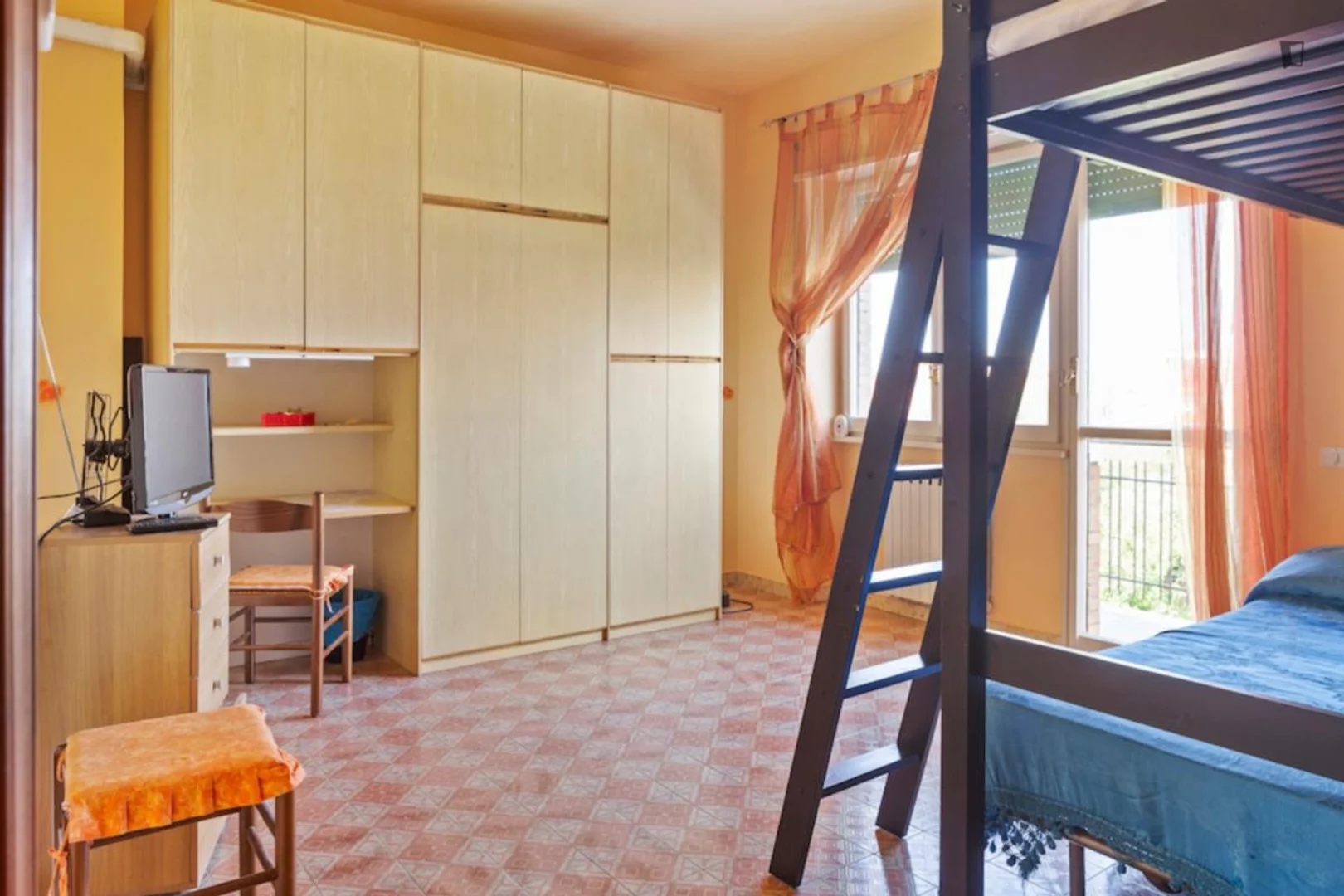 Habitación para estudiantes en con modernas comodidades