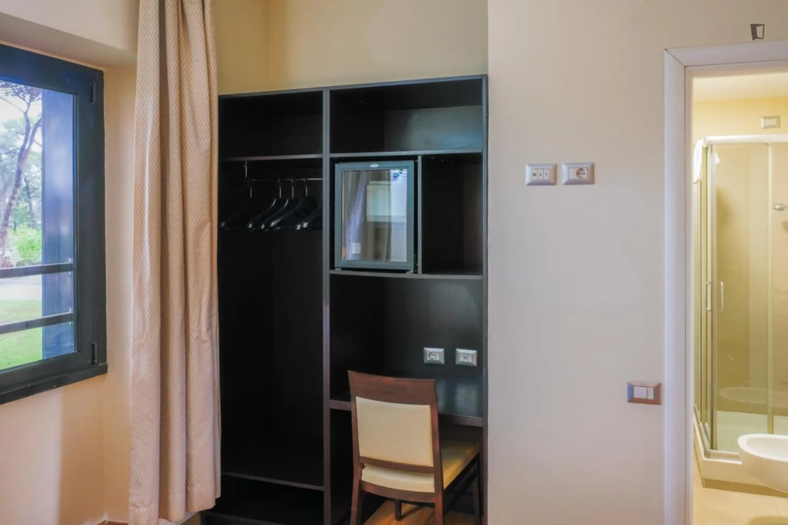 Confortevole e spaziosa stanza per studenti in 