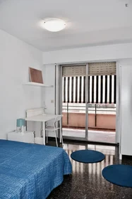 Quarto privado em Carrer del Doctor Moliner, imagem 1 de 10