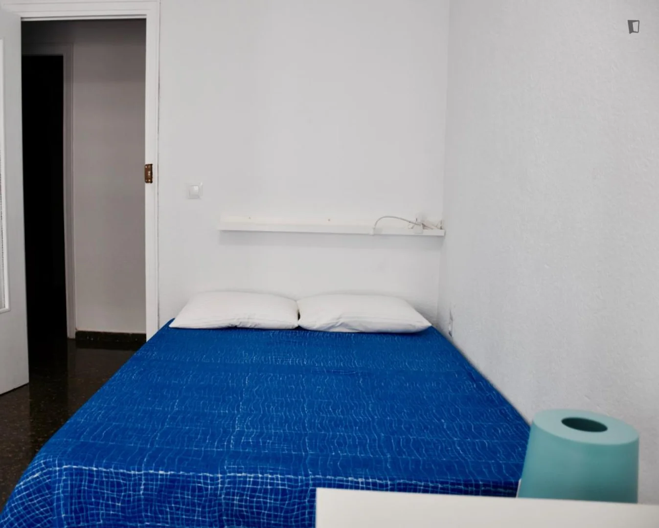 Quarto de estudante económico perto do campus em 