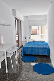 Private room at Carrer del Doctor Moliner, image 1 of 10