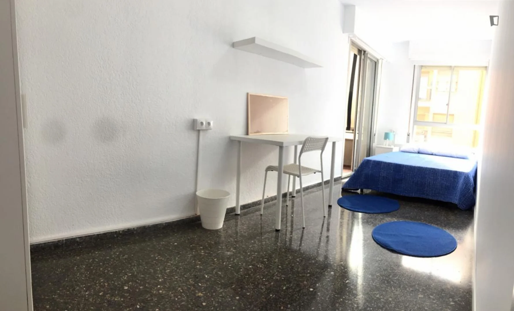 Economical student room with convenient location in 