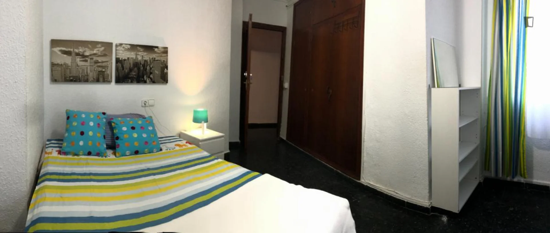 Bright and airy student room with easy university access in 