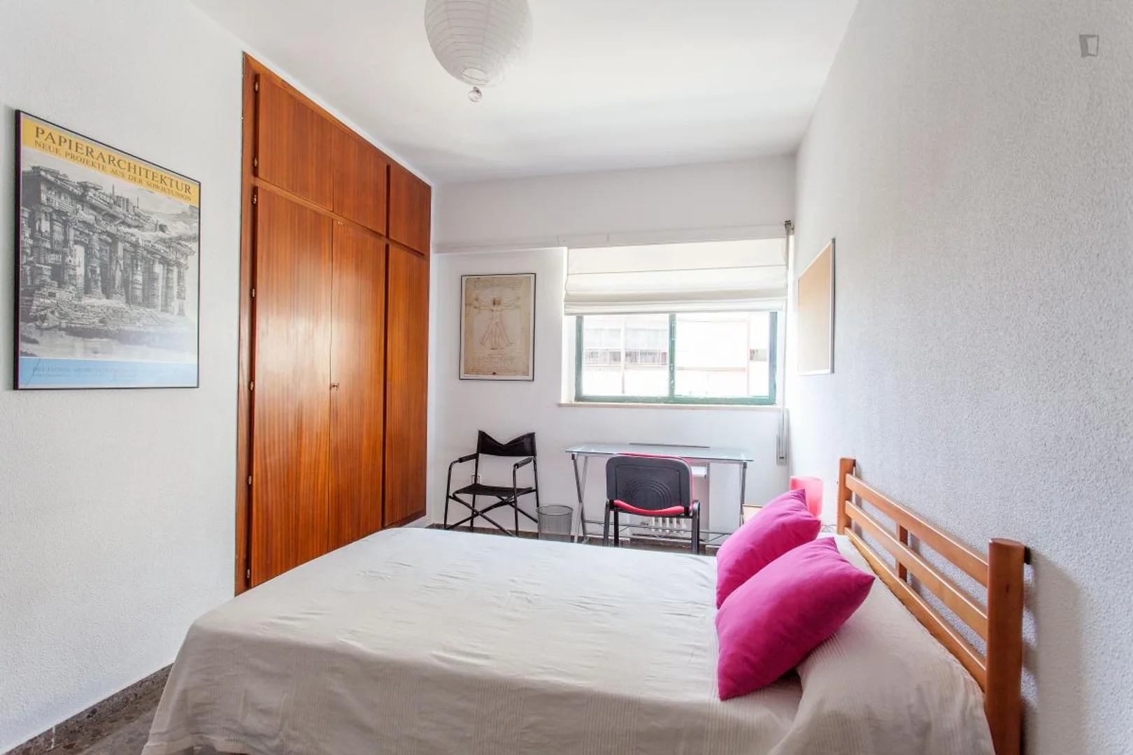 Quarto de estudante económico com localização conveniente em