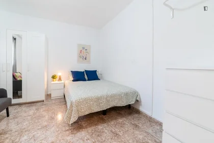 Private room at Carrer de la Mare de Déu de l'Olivar, image 1 of 10